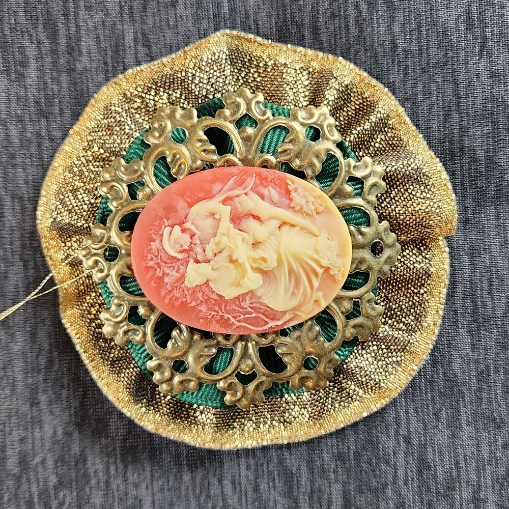 HANDMADE! Romantic couple cameo ornament, green gold ribbon NWT OOAK!